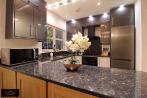 Nice 2 bed house, office, Wi-Fi, free parking